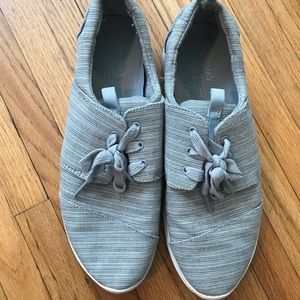 Toms sneakers